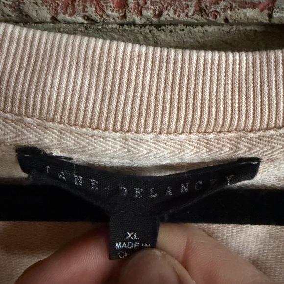 💗 Jane + Delancey Eyelet Sleeve Sweatshirt — XL 💗 - Picture 2 of 3